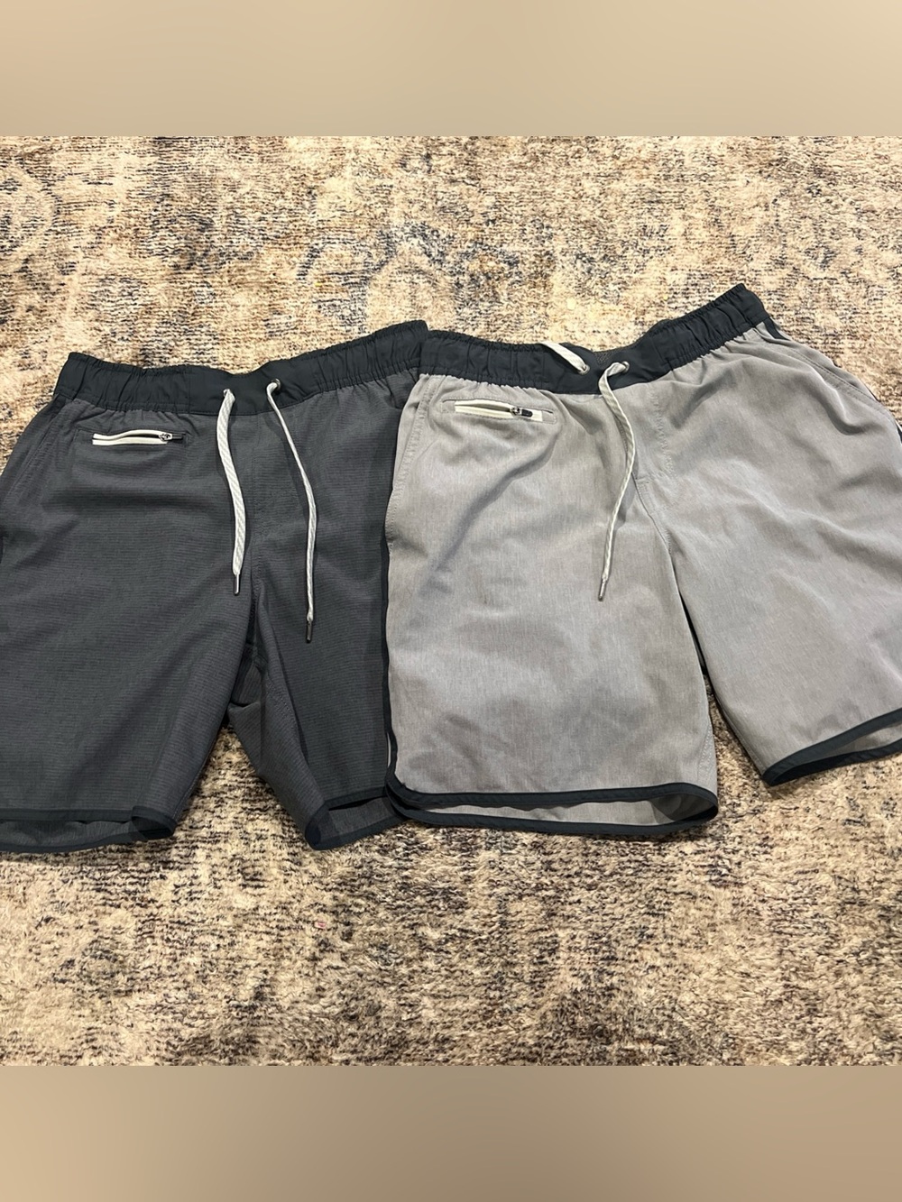 Vuori LOT of 2 Men’s Athletic Shorts Sz Small Light Gray and Charcoal Gym